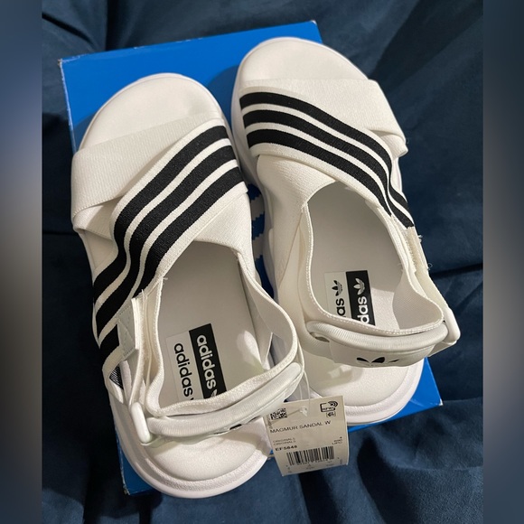 NWT Adidas Originals Magmur Sandals Size Women’s US 5 - Picture 5 of 5